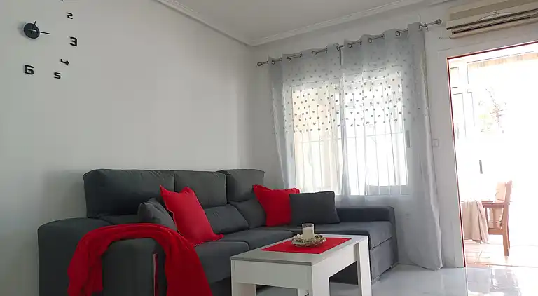 Bungalow in der Nähe des Strandes in Torrevieja, Aguas