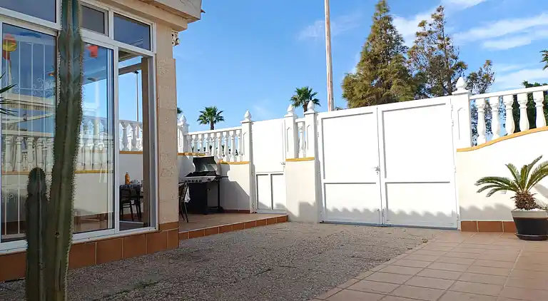 Bungalow in der Nähe des Strandes in Torrevieja, Aguas