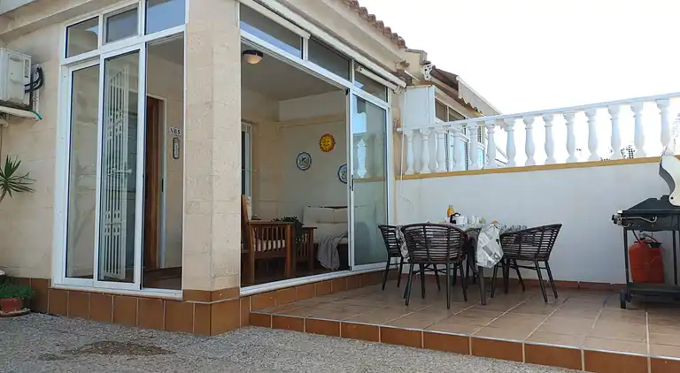 Bungalow in der Nähe des Strandes in Torrevieja, Aguas