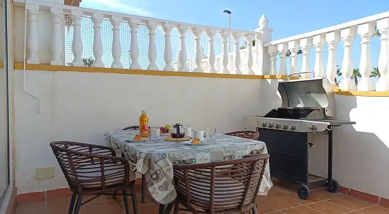 Bungalow in der Nähe des Strandes in Torrevieja, Aguas