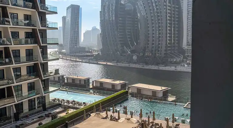 Geräumiges 1-Schlafzimmer, Blick auf Burj, Infinity-Pool und