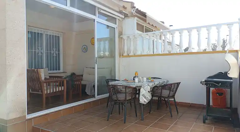 Bungalow in der Nähe des Strandes in Torrevieja, Aguas