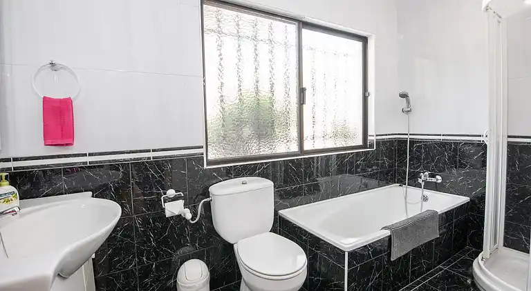 Magnifique Villa mit großem Pool, Tennisplatz und exotische