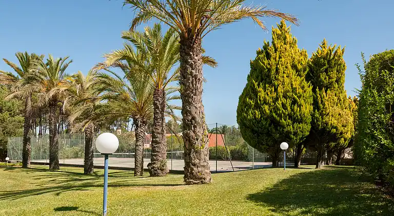 Magnifique Villa mit großem Pool, Tennisplatz und exotische