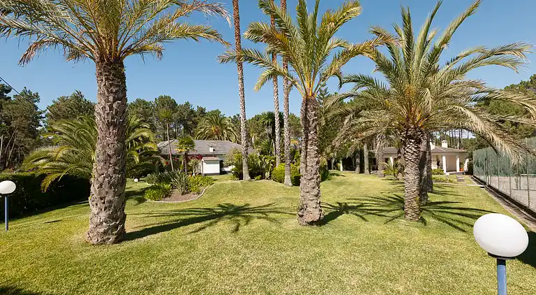 Magnifique Villa mit großem Pool, Tennisplatz und exotische