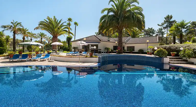 Magnifique Villa mit großem Pool, Tennisplatz und exotische