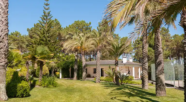 Magnifique Villa mit großem Pool, Tennisplatz und exotische