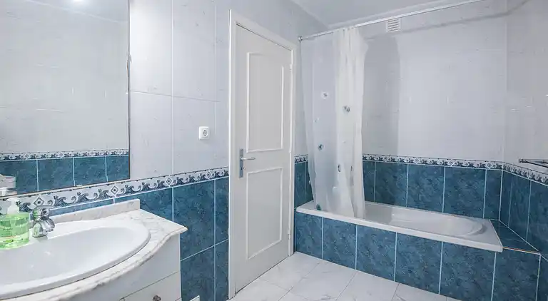 Magnifique Villa mit großem Pool, Tennisplatz und exotische