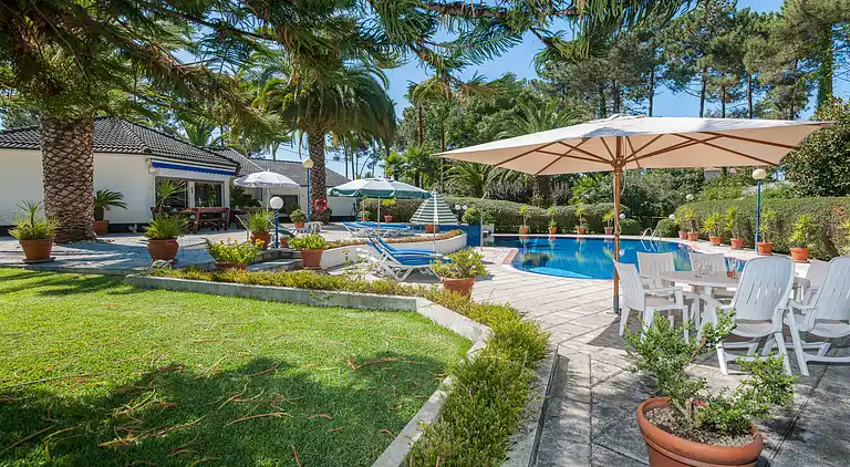 Magnifique Villa mit großem Pool, Tennisplatz und exotische