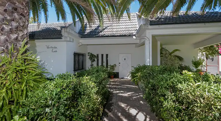 Magnifique Villa mit großem Pool, Tennisplatz und exotische