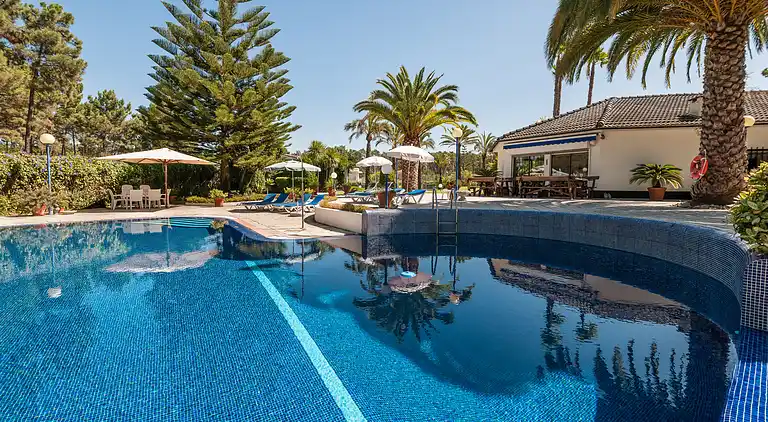 Magnifique Villa mit großem Pool, Tennisplatz und exotische