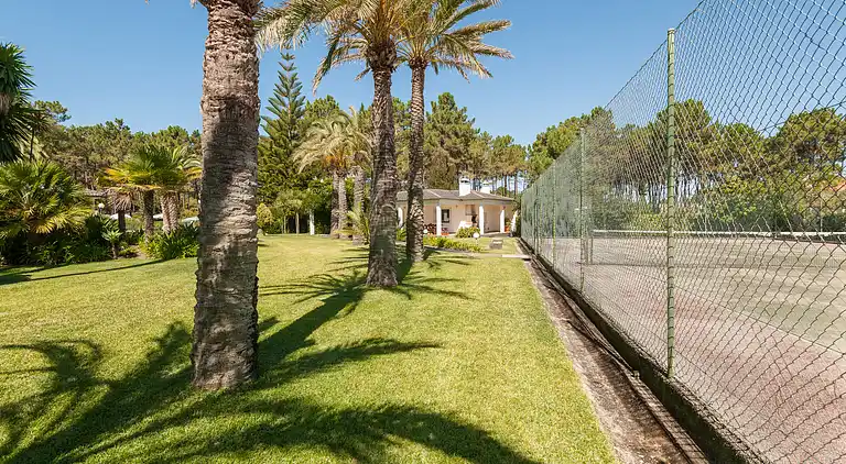 Magnifique Villa mit großem Pool, Tennisplatz und exotische
