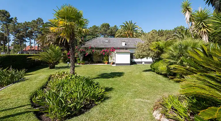 Magnifique Villa mit großem Pool, Tennisplatz und exotische