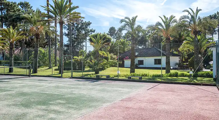 Magnifique Villa mit großem Pool, Tennisplatz und exotische