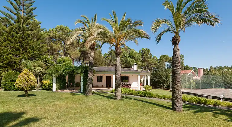 Magnifique Villa mit großem Pool, Tennisplatz und exotische