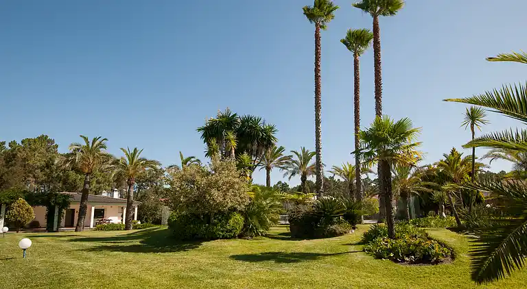 Magnifique Villa mit großem Pool, Tennisplatz und exotische