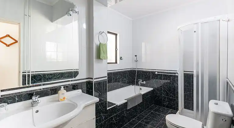 Magnifique Villa mit großem Pool, Tennisplatz und exotische