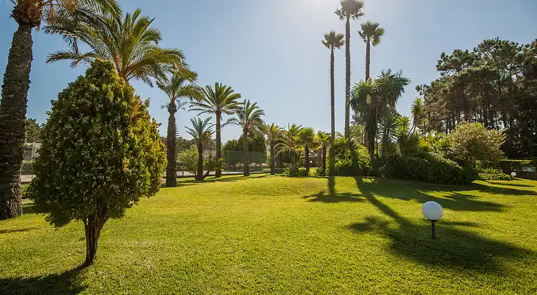 Magnifique Villa mit großem Pool, Tennisplatz und exotische