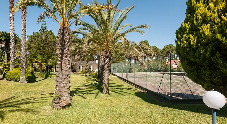 Magnifique Villa mit großem Pool, Tennisplatz und exotische