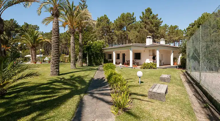 Magnifique Villa mit großem Pool, Tennisplatz und exotische