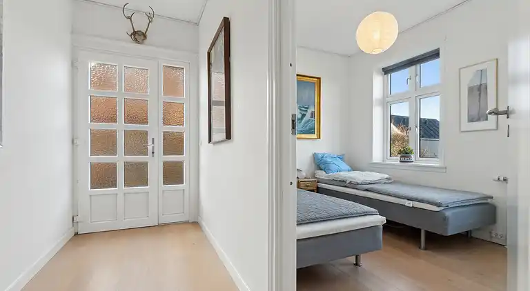 Ferienhaus mit Blick auf Meer und Hafen