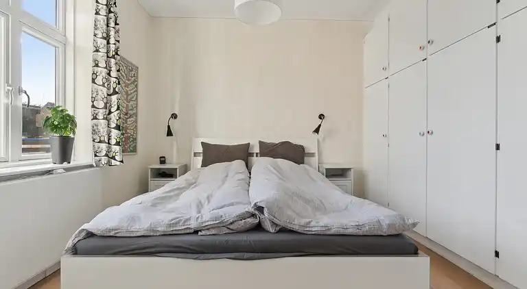 Ferienhaus mit Blick auf Meer und Hafen