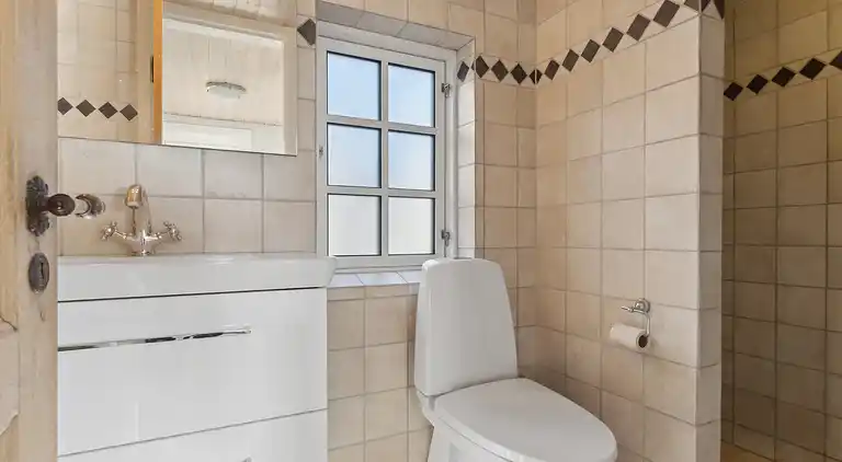 Ferienhaus mit Blick auf Meer und Hafen