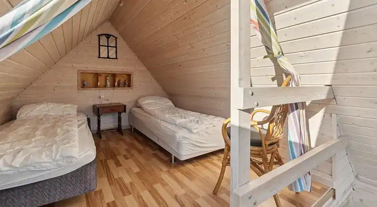 Ferienhaus mit Blick auf Meer und Hafen