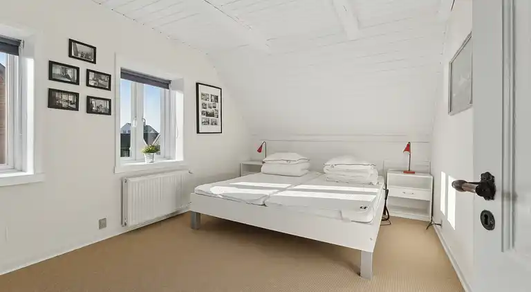 Ferienhaus mit Blick auf Meer und Hafen