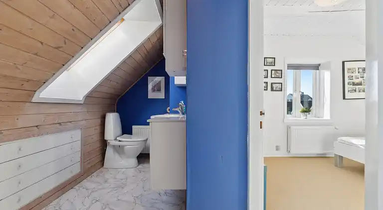 Ferienhaus mit Blick auf Meer und Hafen