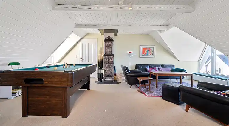 Ferienhaus mit Blick auf Meer und Hafen