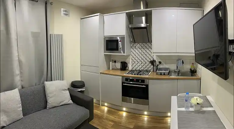 The Parkdale Suites Suite B