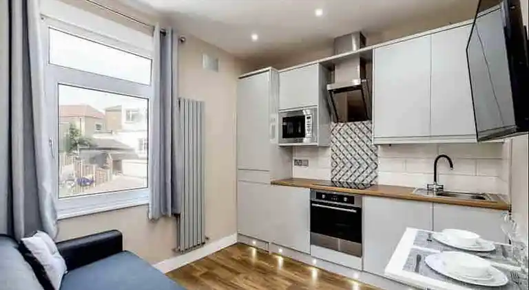 The Parkdale Suites Suite B