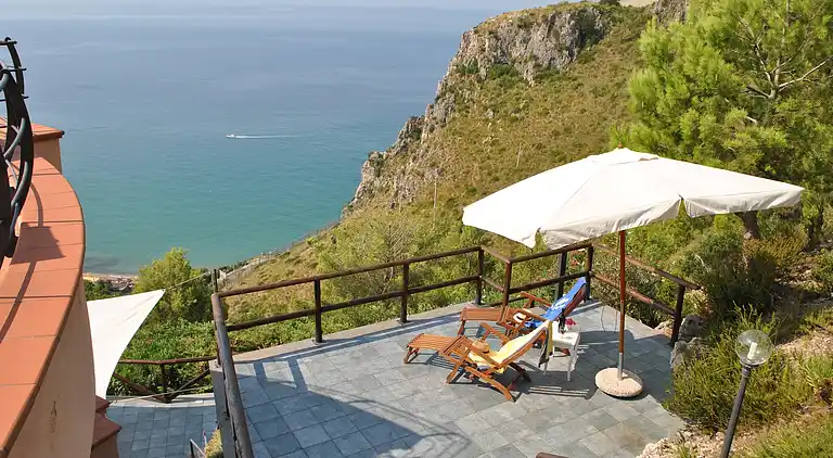 Romantische Villa mit Meerblick in der Bucht 7 km von