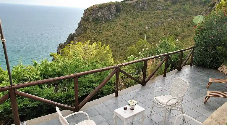 Romantische Villa mit Meerblick in der Bucht 7 km von
