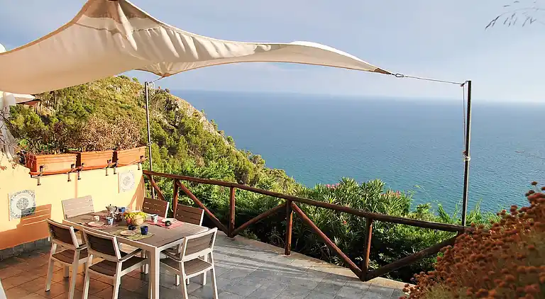 Romantische Villa mit Meerblick in der Bucht 7 km von