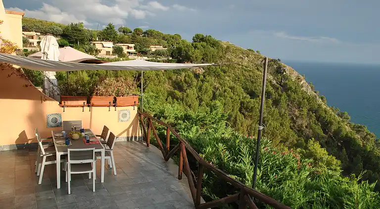 Romantische Villa mit Meerblick in der Bucht 7 km von