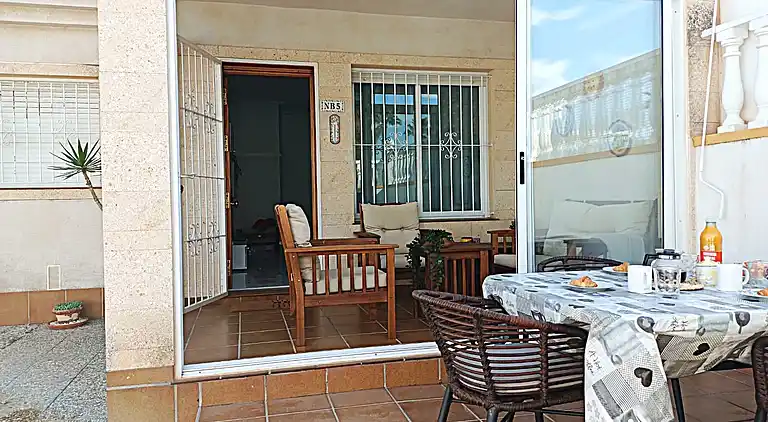 Bungalow in der Nähe des Strandes in Torrevieja, Aguas