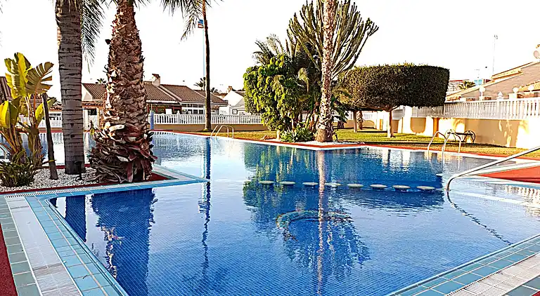 Bungalow in der Nähe des Strandes in Torrevieja, Aguas