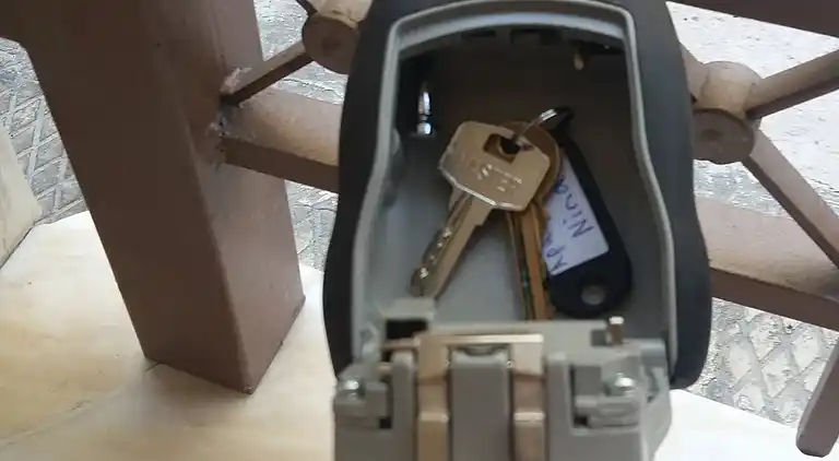 Athens Apartment 1-min Walk to Metro