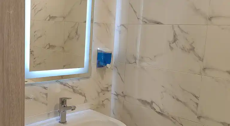 Luxuszimmer 42m in der Nähe der Innenstadt und aller