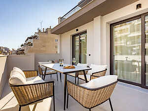 Sanders Tower Centre - Lovely 2-Bdr Apt w- Terrace