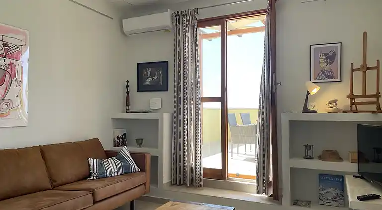 2 apartments sharing garden and pool