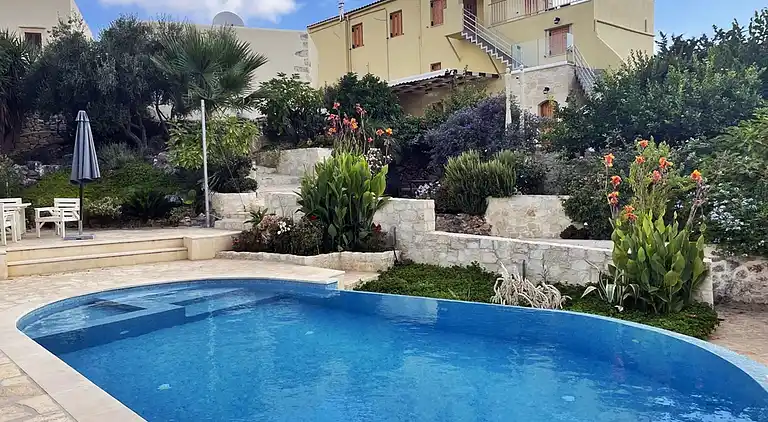 2 apartments sharing garden and pool