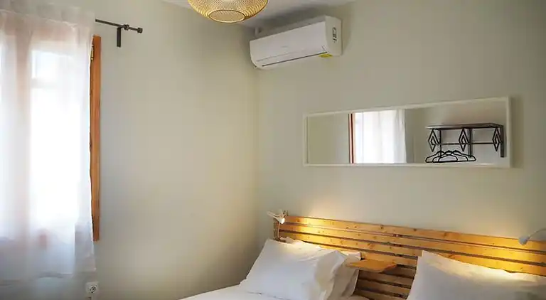 2 apartments sharing garden and pool