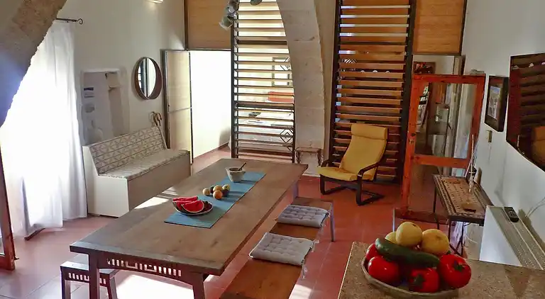 2 apartments sharing garden and pool