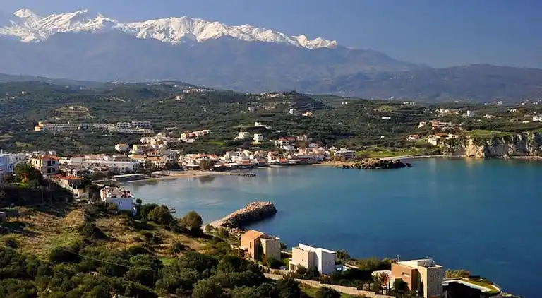 2 apartments sharing garden and pool