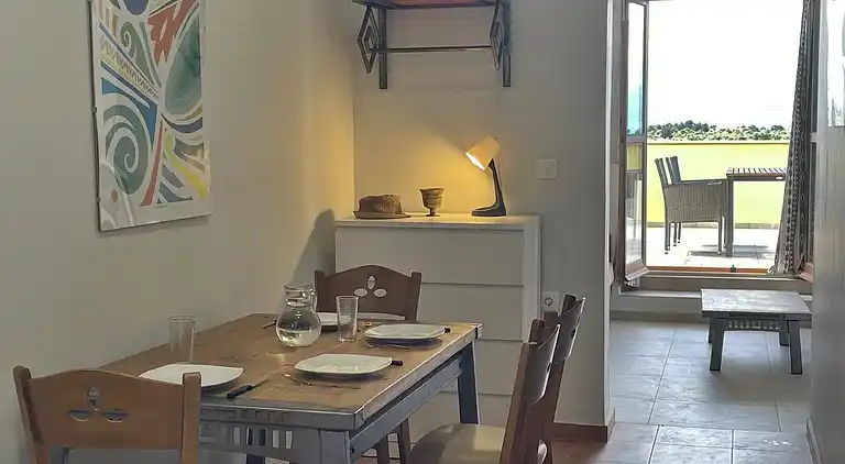 2 apartments sharing garden and pool