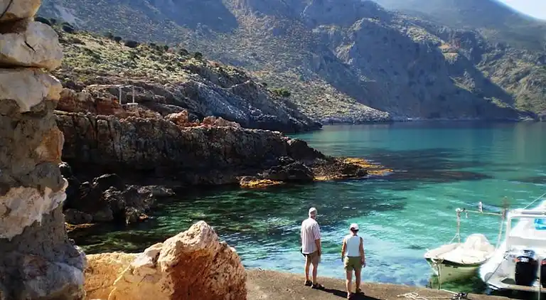 2 apartments sharing garden and pool