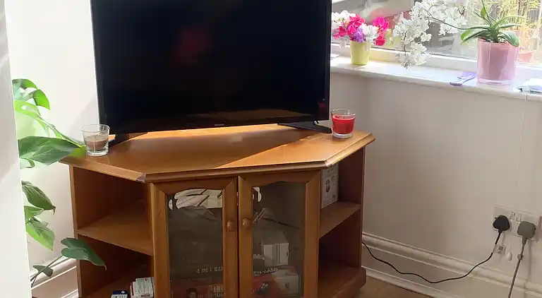 Cosy cottage sleeps 6 suit families, contractors, couples